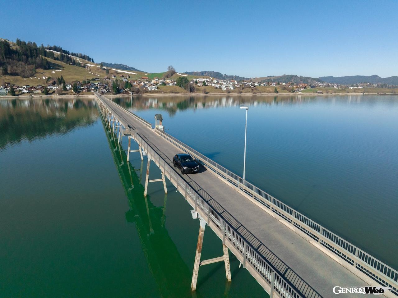 アルファロメオ ステルヴィオ 2023年モデルのエストレマ仕様。走りイメージ