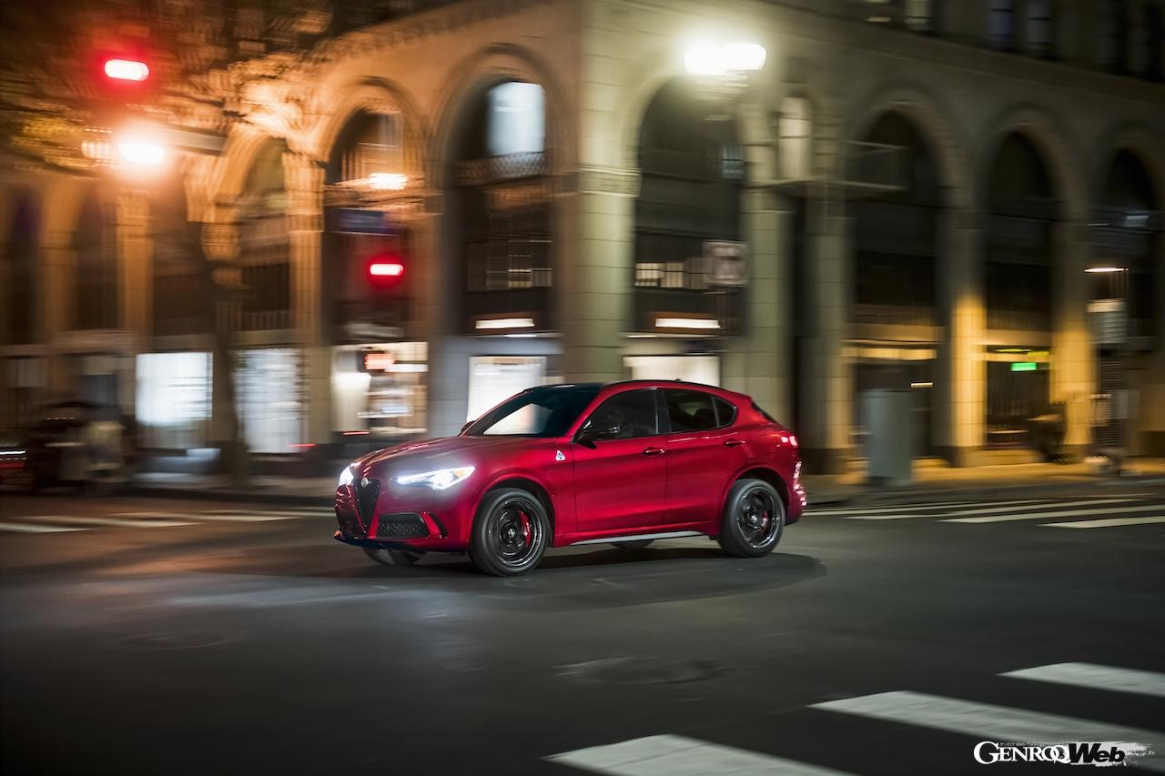 アルファロメオ ステルヴィオ 2023年モデル。フロントビュー