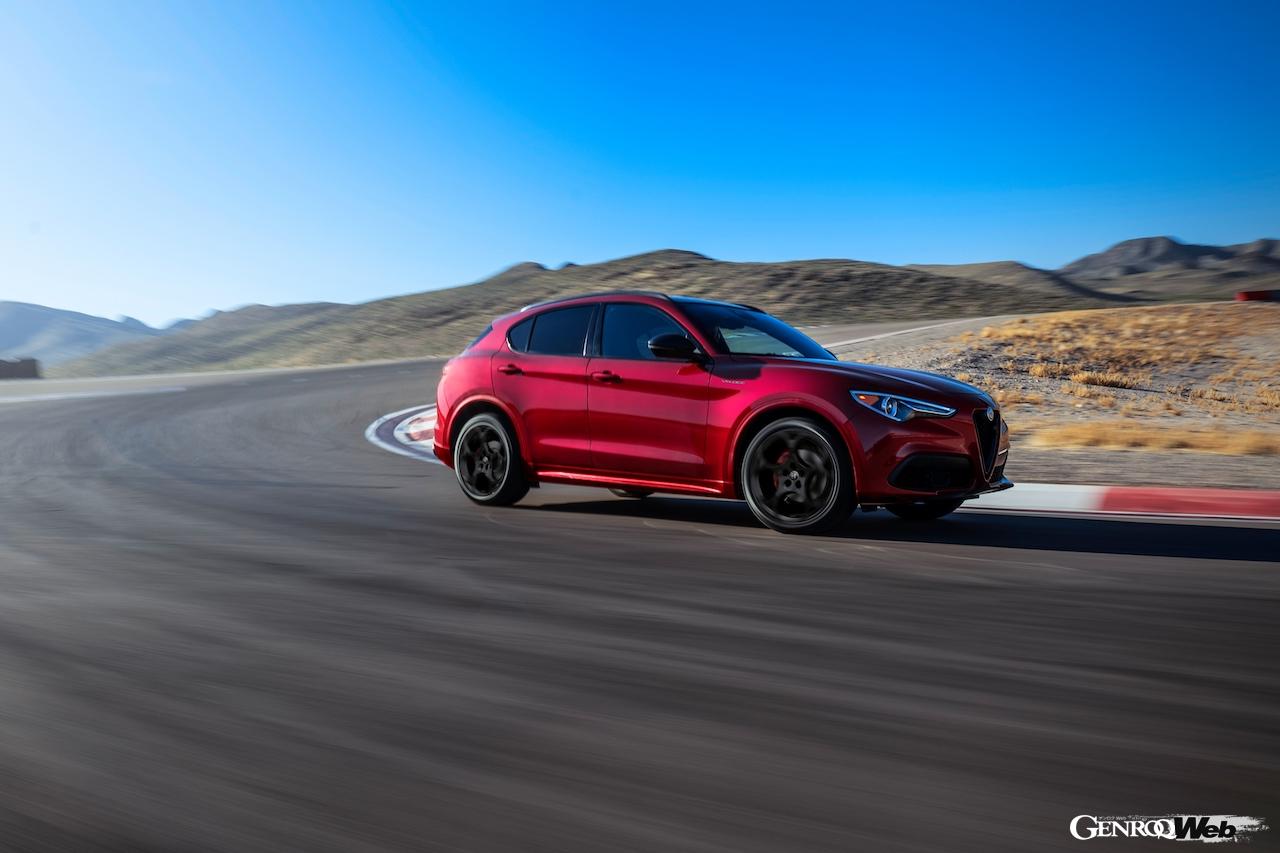 アルファロメオ ステルヴィオ 2023年モデル。フロントビュー