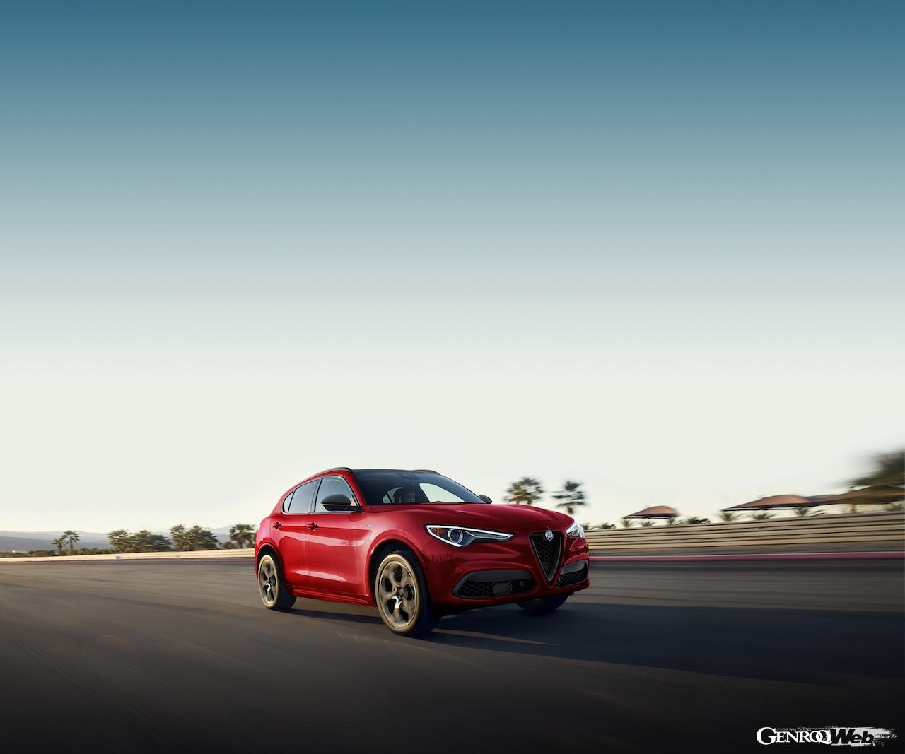 アルファロメオ ステルヴィオ 2023年モデル。フロントビュー