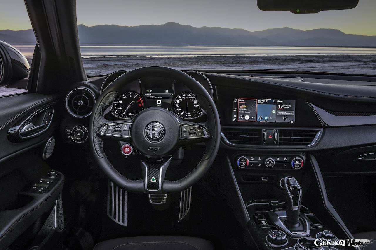 アルファロメオ ステルヴィオ 2023年モデル。コクピット