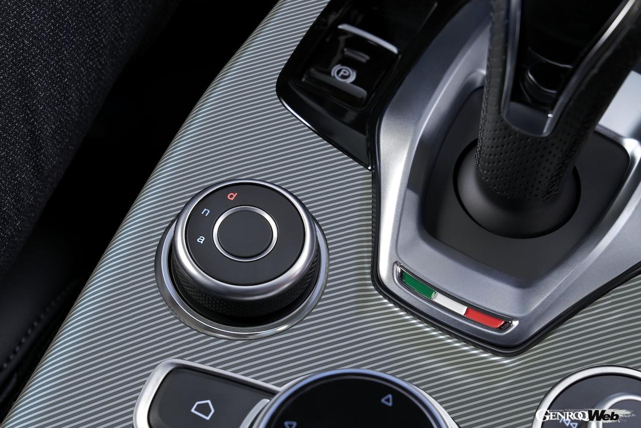 アルファロメオ ステルヴィオ 2023年モデル。センターコンソール