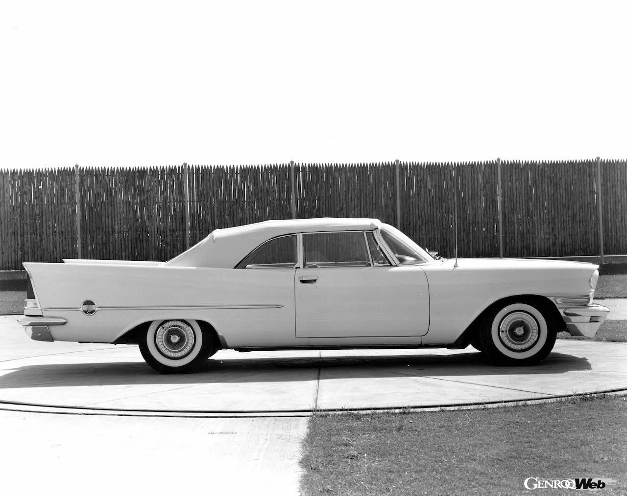 1957年製クライスラー 300C　コンバーチブル。サイドビュー