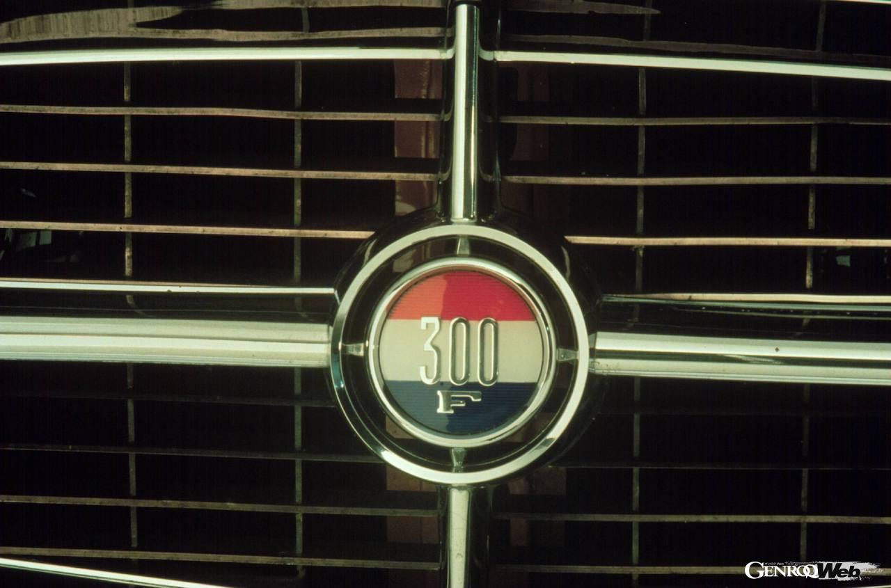1960年製クライスラー 300F。エンブレム