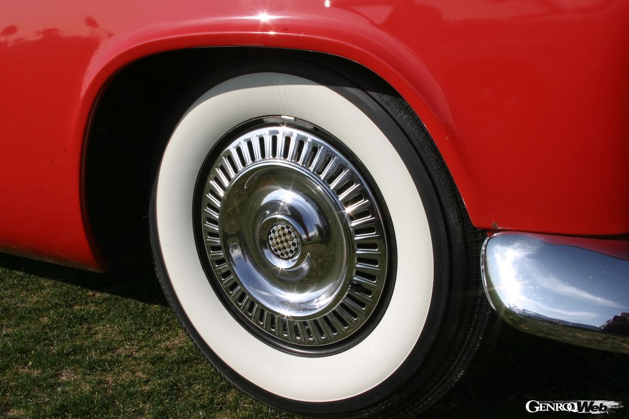 1955年製クライスラー 300 スポーツ クーペ。ホイール