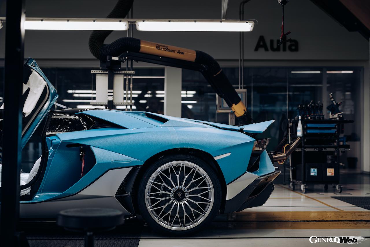 サンタアガタの工場を最後にラインオフしたランボルギーニ アヴェンタドール。組み立て