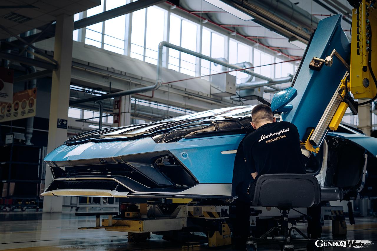 サンタアガタの工場を最後にラインオフしたランボルギーニ アヴェンタドール。組み立て