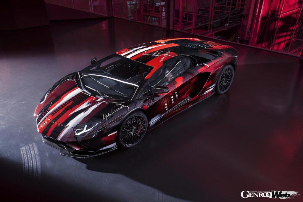 ファッションデザイナーのヨウジヤマモトとコラボレーションしたランボルギーニ アヴェンタドール S