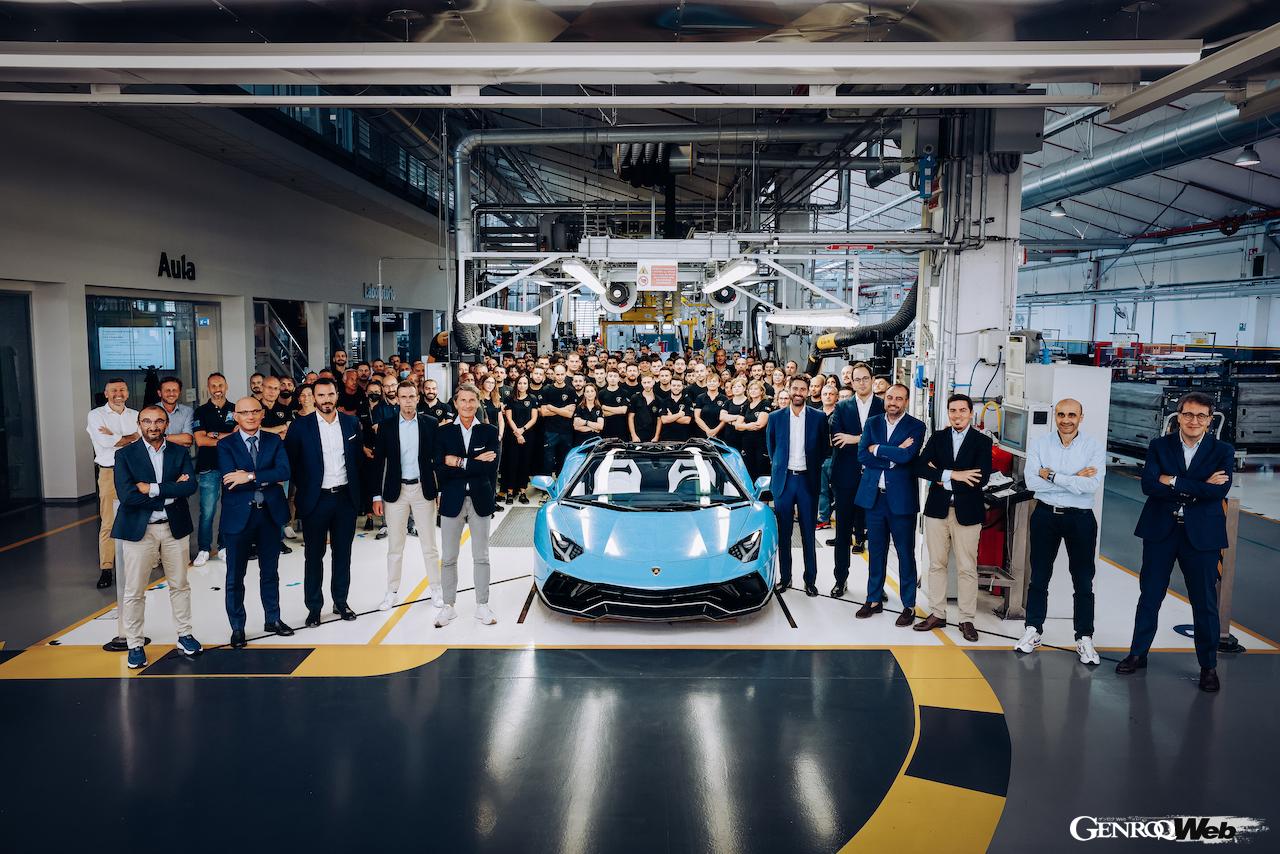 サンタアガタの工場を最後にラインオフしたランボルギーニ アヴェンタドール。出荷セレモニー