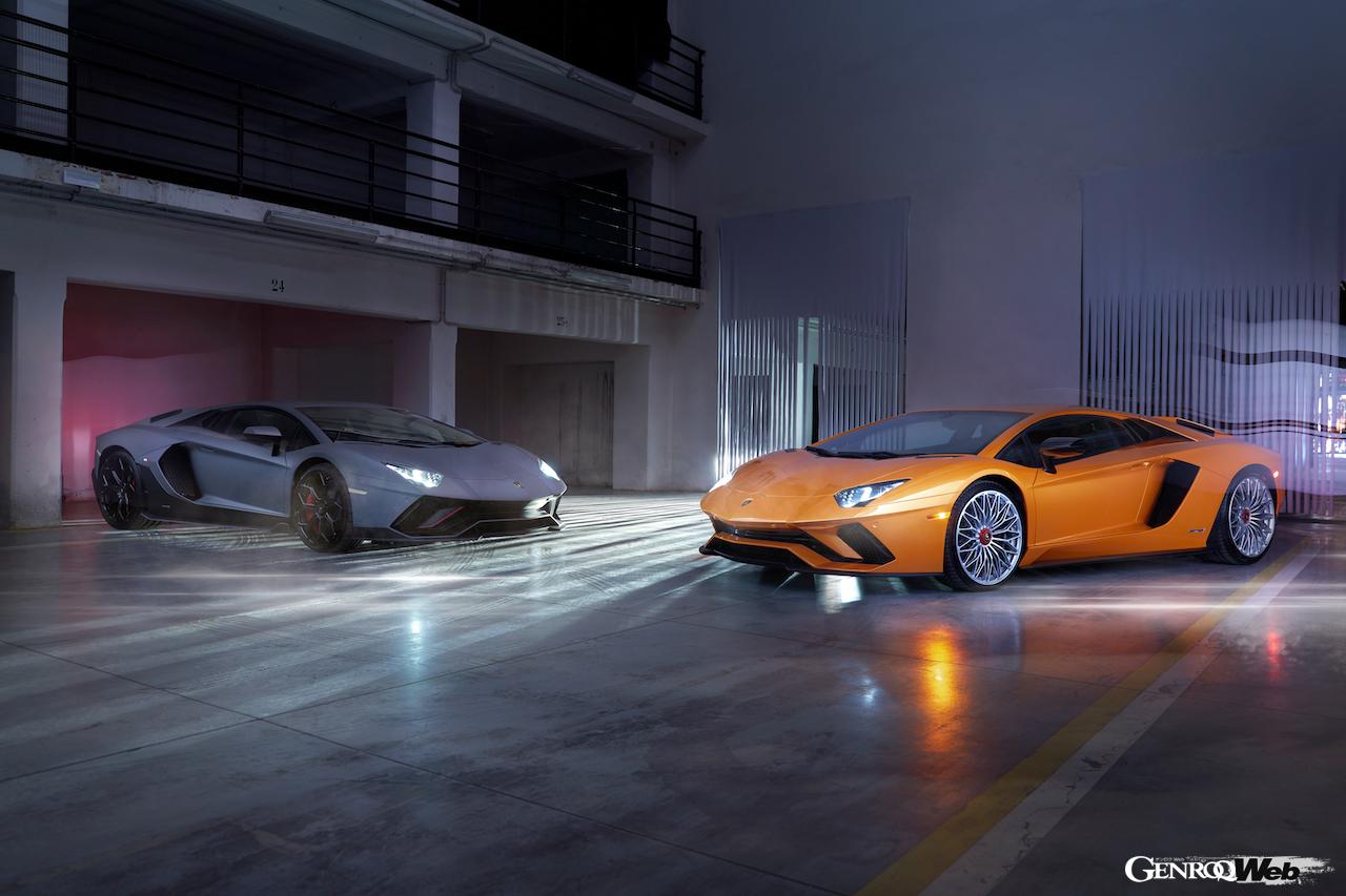 2022年に生産を終了するランボルギーニのフラッグシップモデル、アヴェンタドール。2台集合イメージ