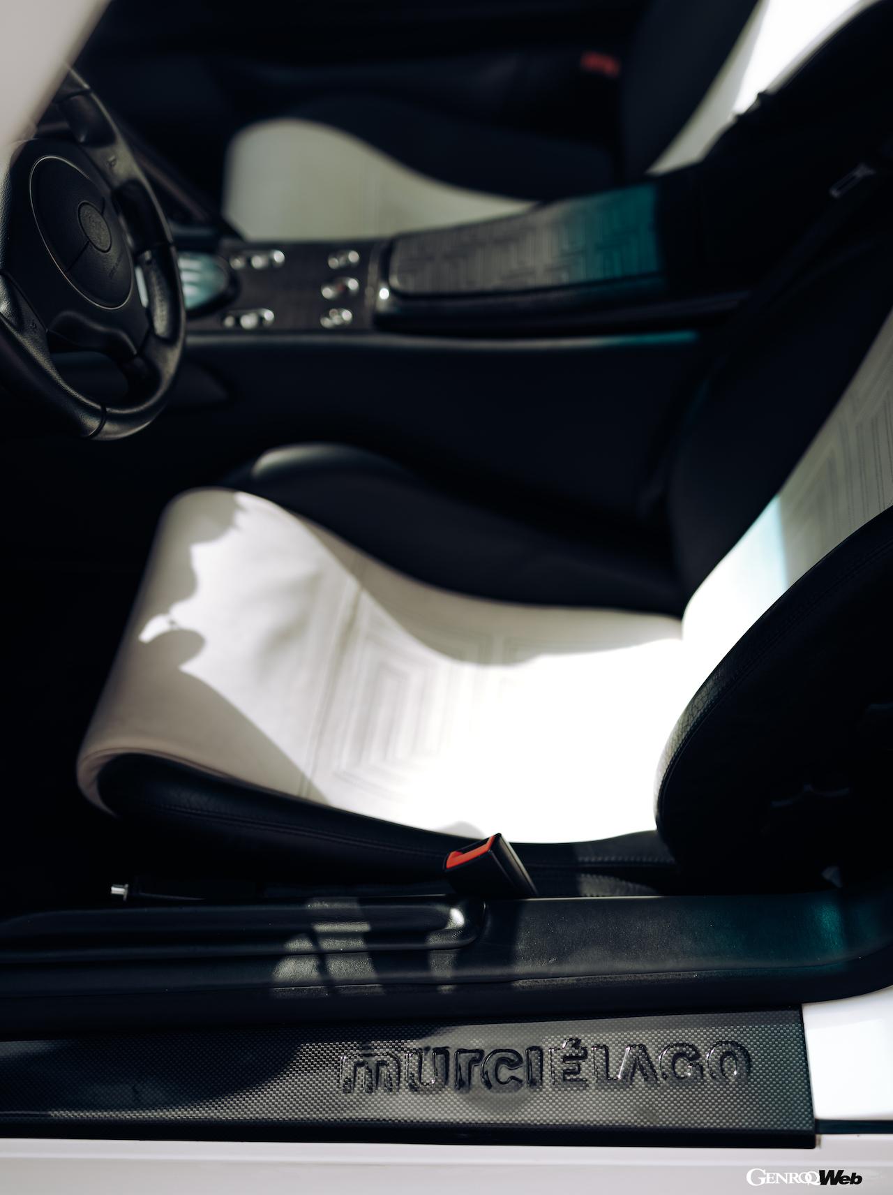 ランボルギーニ ムルシエラゴのシート