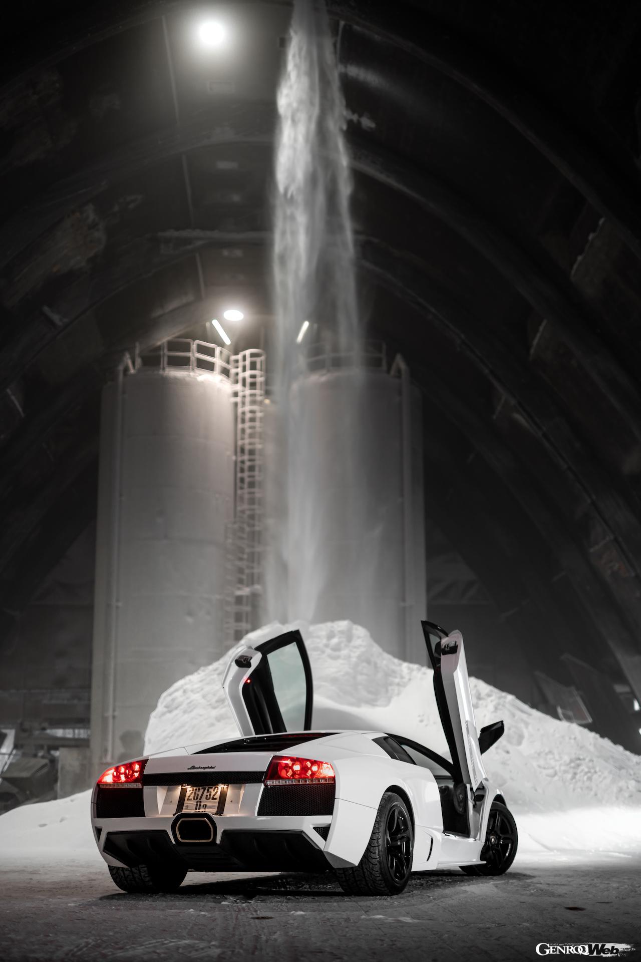 ランボルギーニ ムルシエラゴのリヤビュー。ドア開