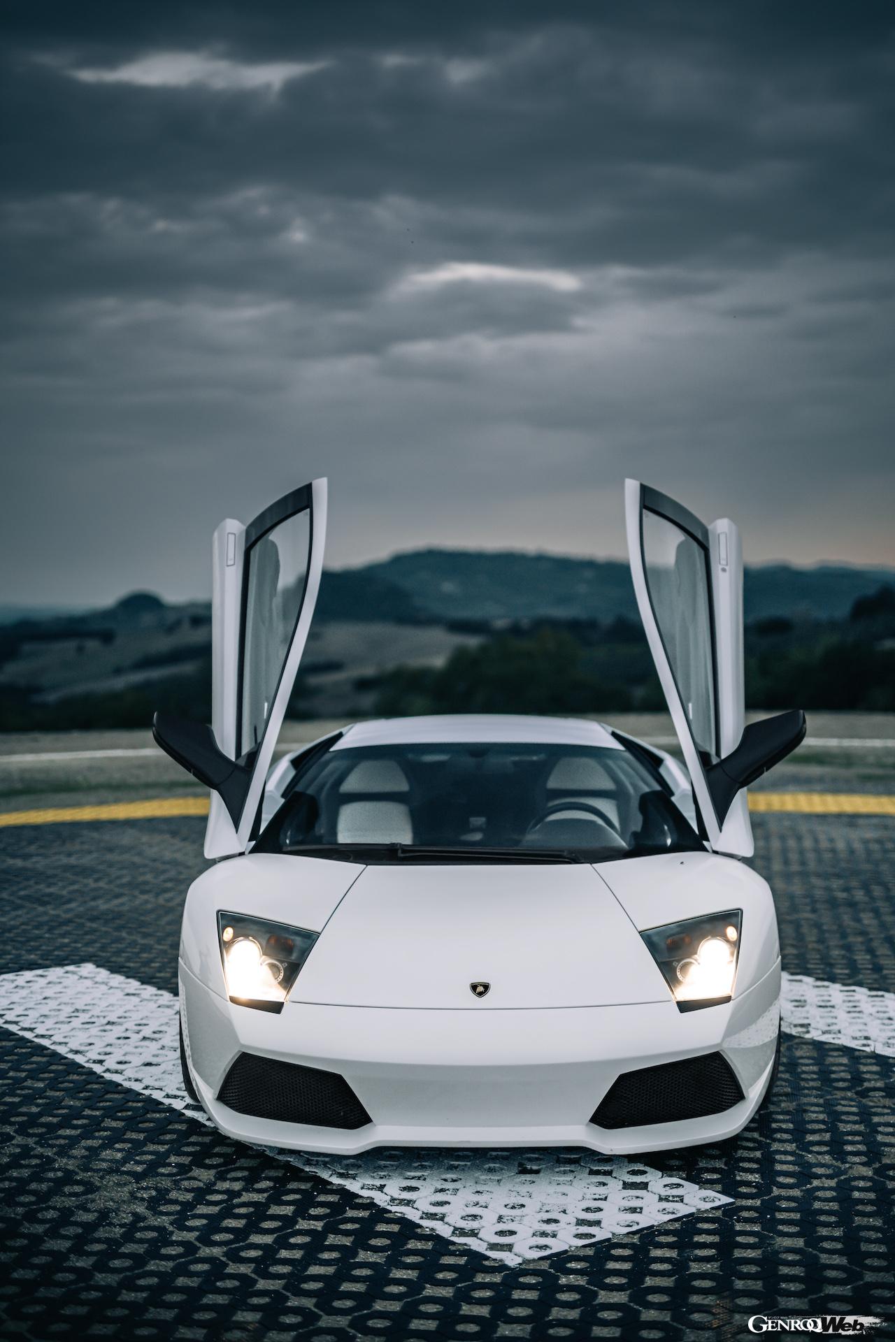 ランボルギーニ ムルシエラゴのフロント。ドア開