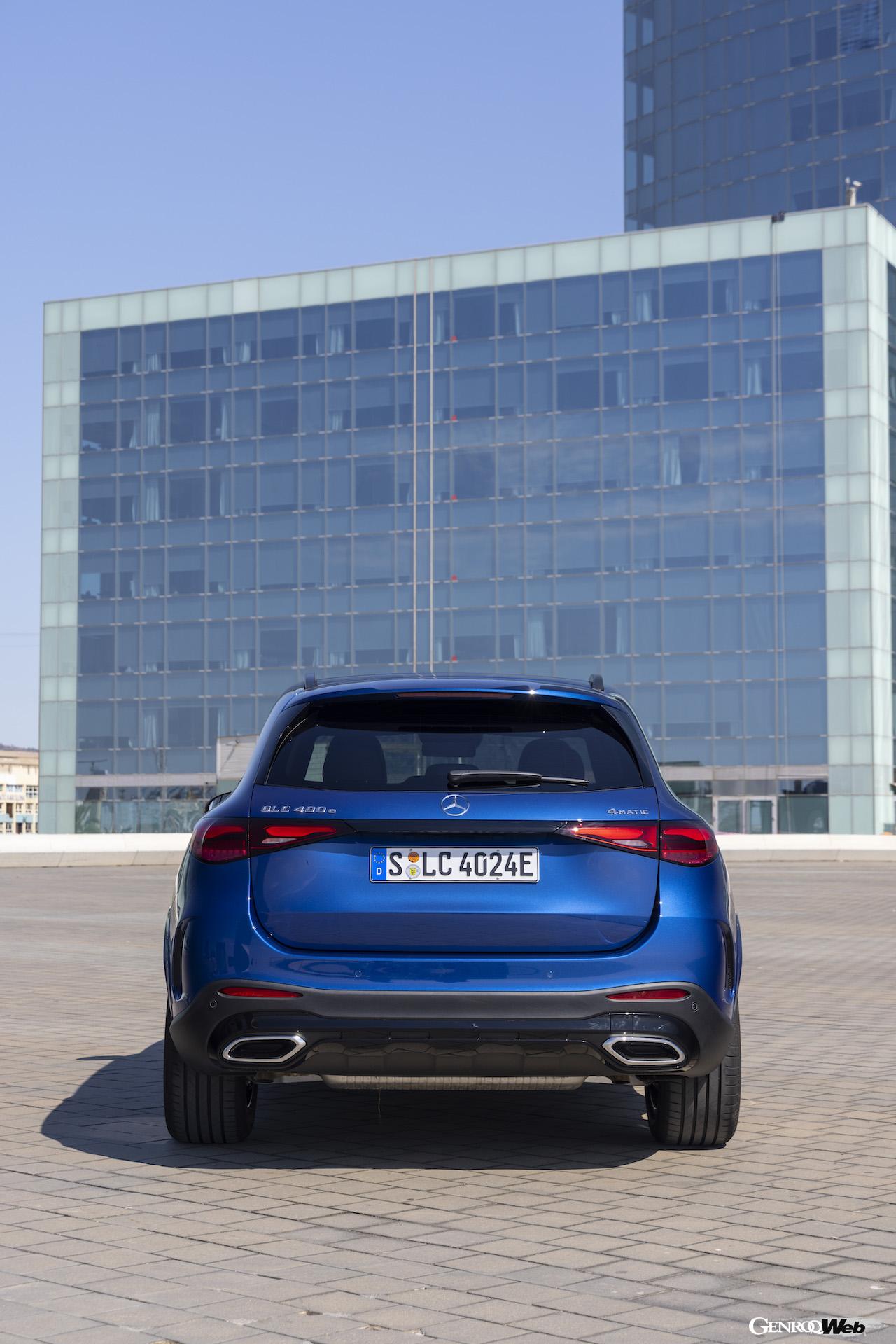 新型メルセデス・ベンツGLC 400eのリヤビュー