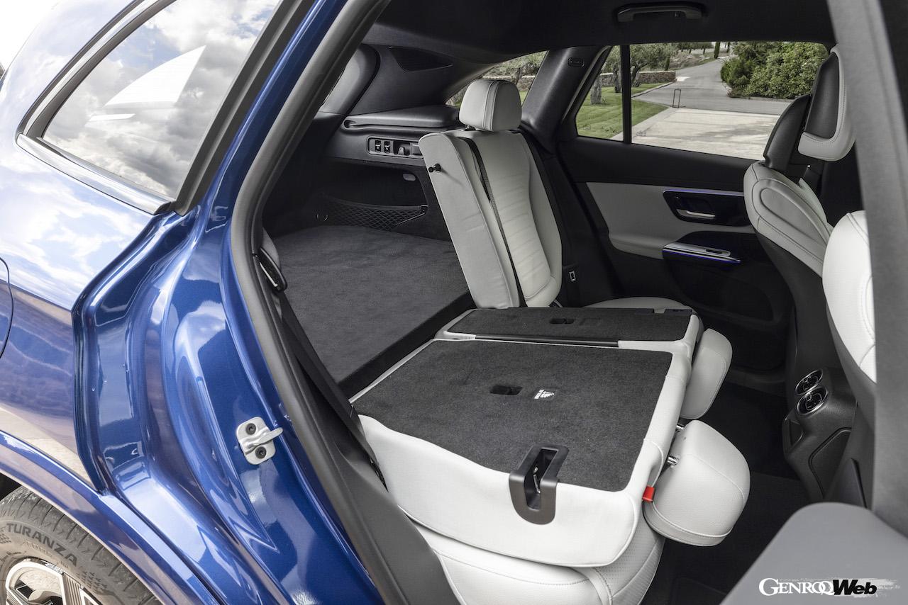 新型メルセデス・ベンツGLC 400eのリヤシート