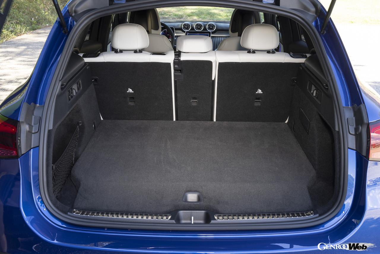 新型メルセデス・ベンツGLC 400eのラゲッジコンパートメント