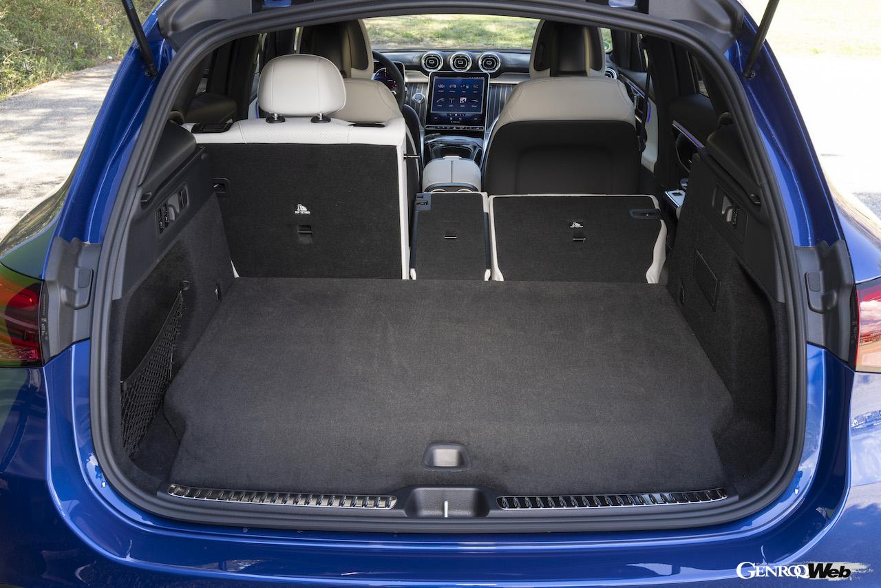 新型メルセデス・ベンツGLC 400eのラゲッジコンパートメント