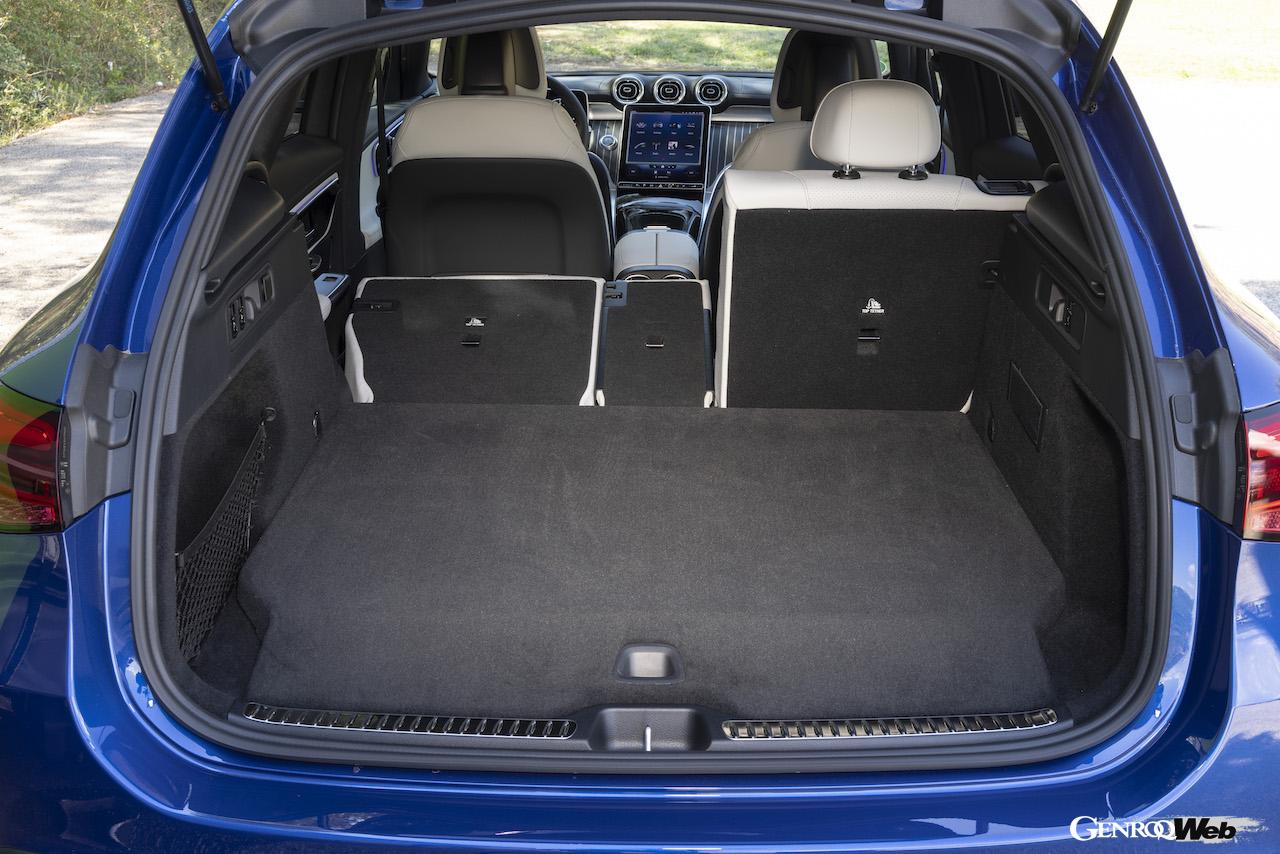 新型メルセデス・ベンツGLC 400eのラゲッジコンパートメント