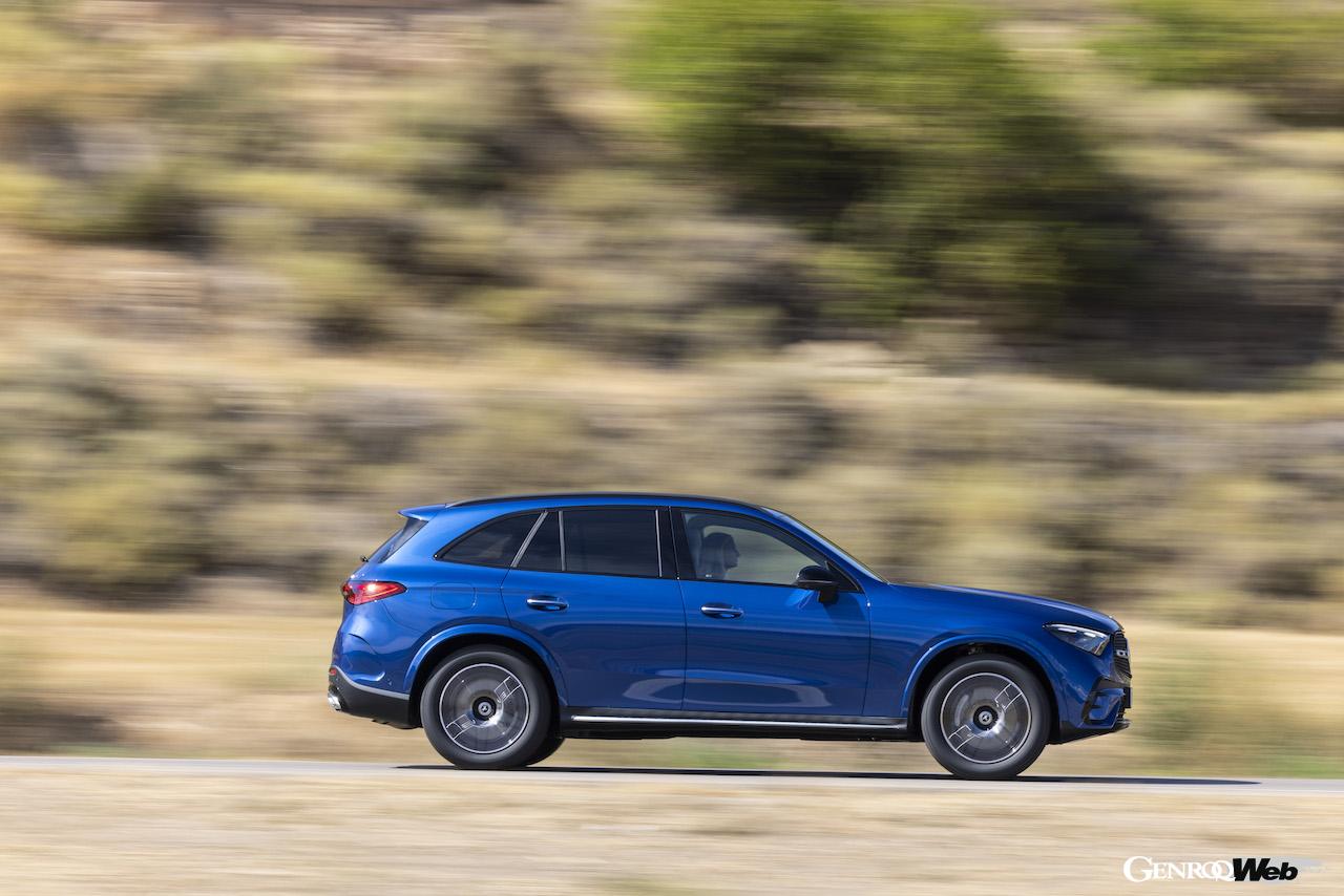 新型メルセデス・ベンツGLC 400eのサイドビュー