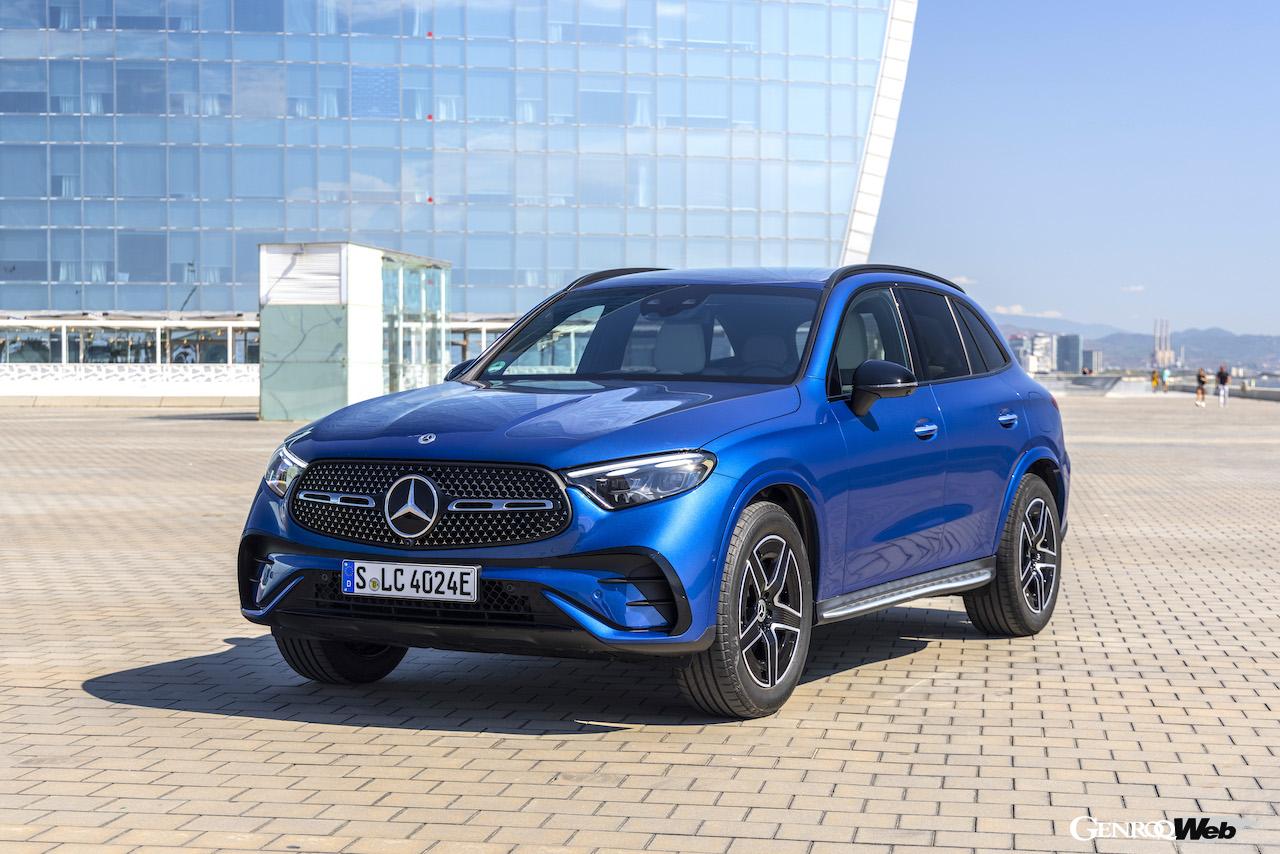 新型メルセデス・ベンツGLC 400eのフロントビュー