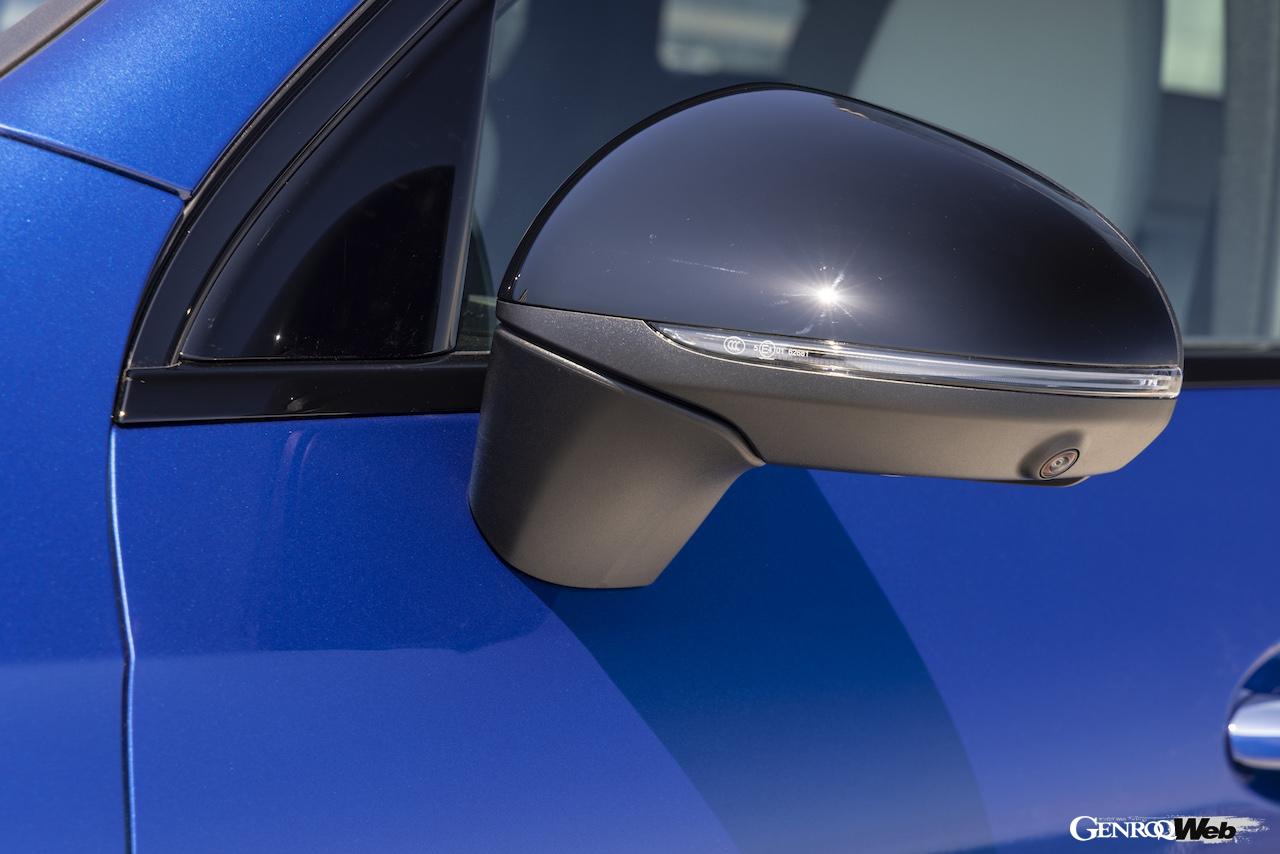 新型メルセデス・ベンツGLC 400eのサイドミラー