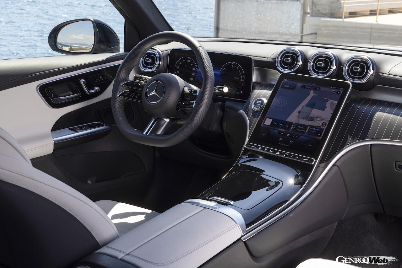 新型メルセデス・ベンツGLC 400eのコクピット