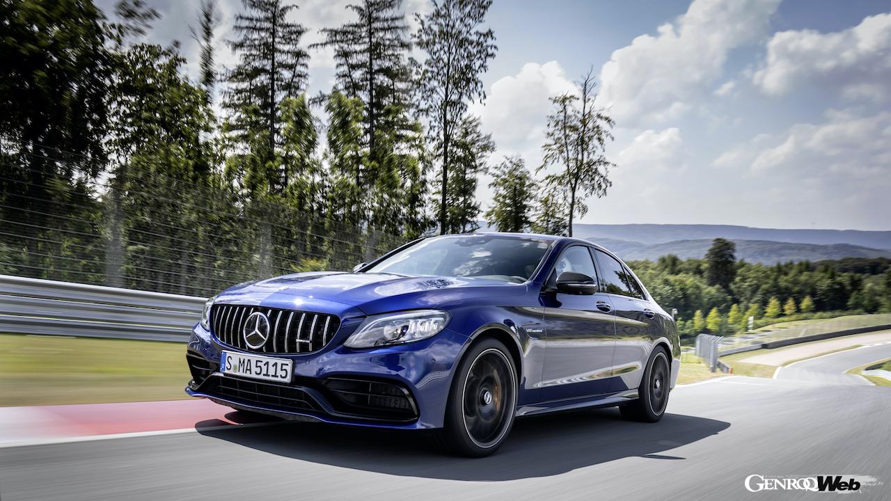 旧型メルセデスAMG C63 Sのフロントビュー