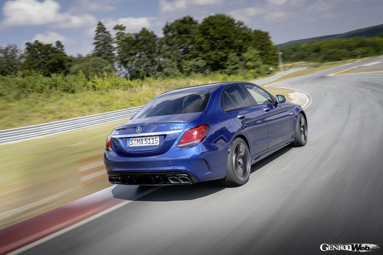 旧型メルセデスAMG C63 Sのリヤビュー