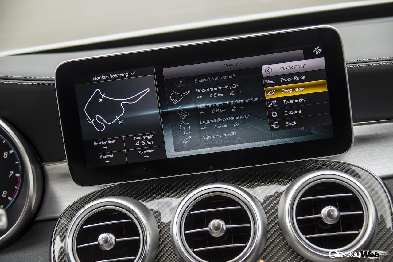 旧型メルセデスAMG C63 Sのセンターディスプレイ