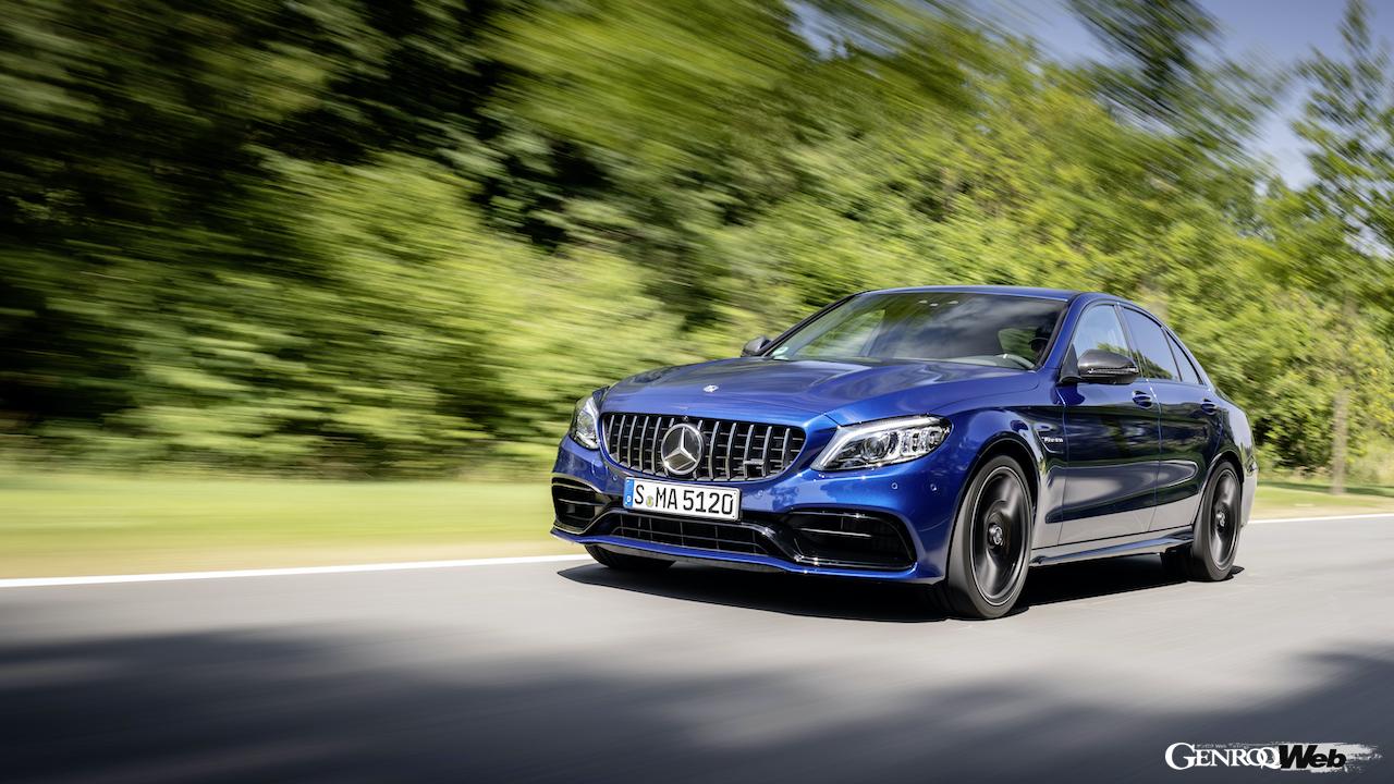 旧型メルセデスAMG C63 Sのフロントビュー