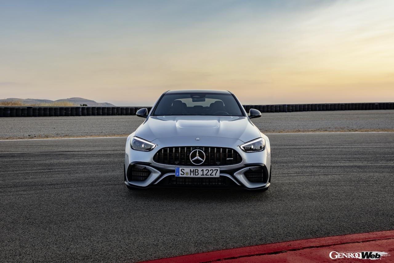 新型メルセデスAMG C63 S E PERFORMANCEのフロント