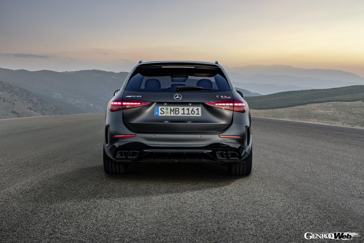 新型メルセデスAMG C63 S E PERFORMANCE エステートのリヤビュー