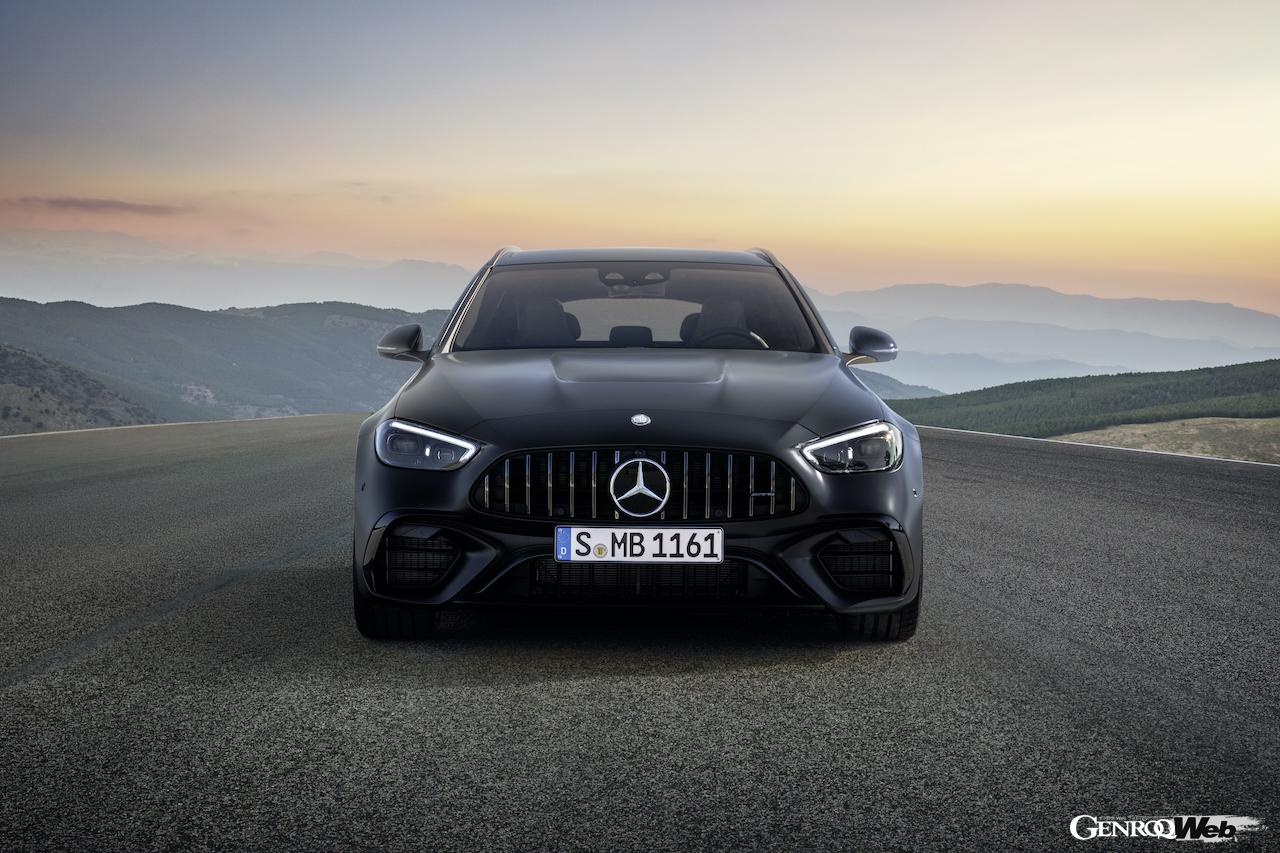 新型メルセデスAMG C63 S E PERFORMANCE エステートのフロント