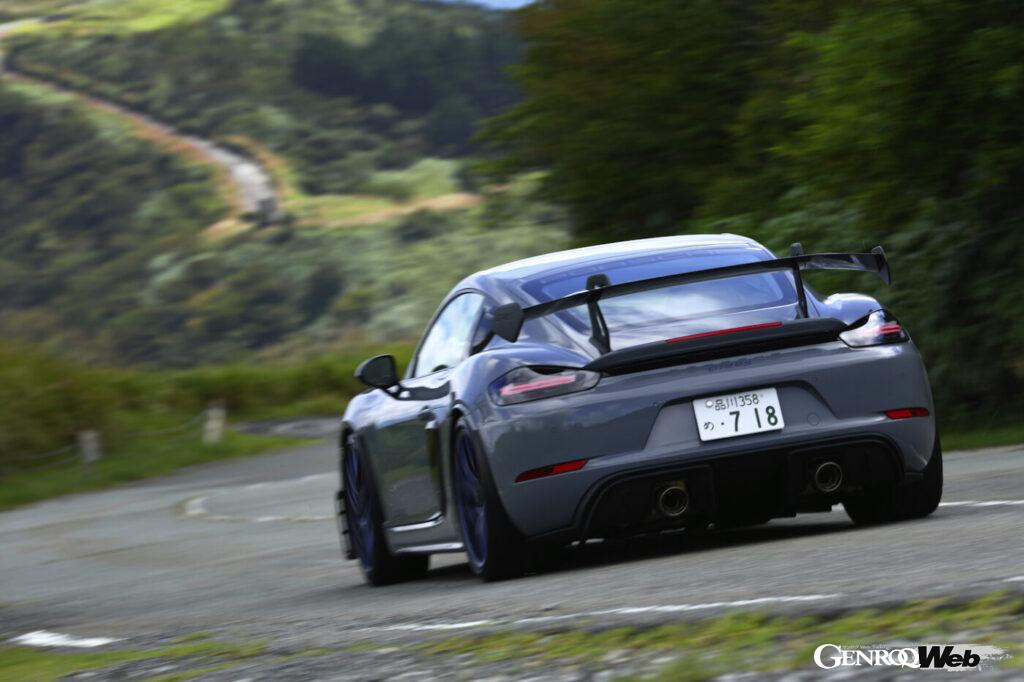 ケイマンGT4 RSのリヤ走り
