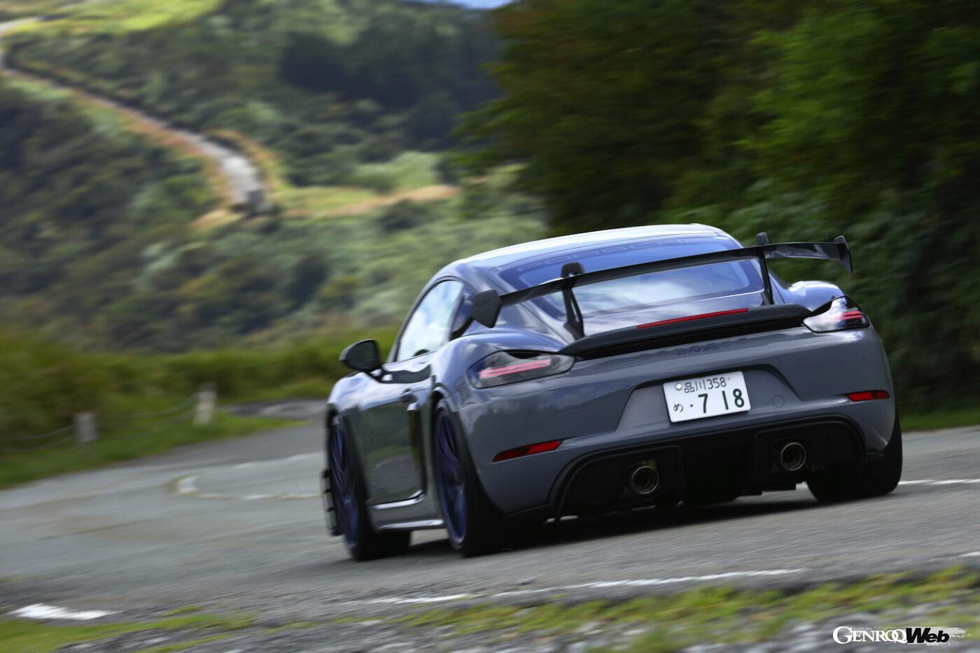 ケイマンGT4 RSのリヤ走り