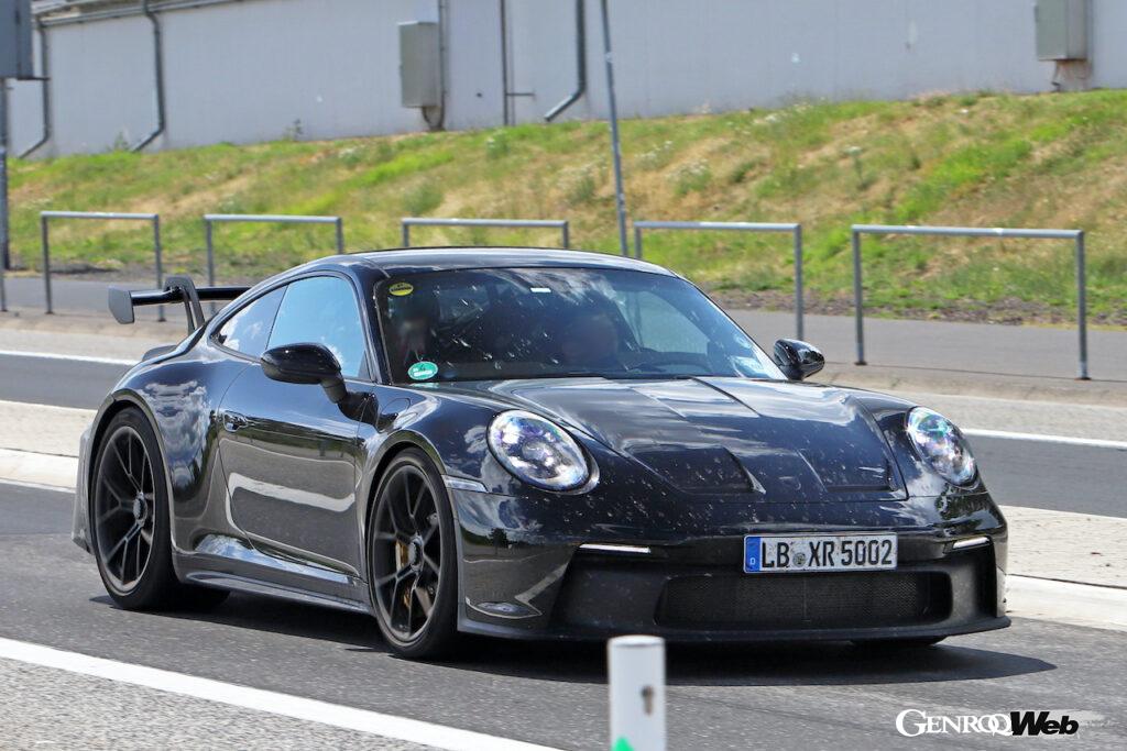 初めて公道テスト中にスパイショットが撮影された、タイプ992 911 GT3の改良新型。