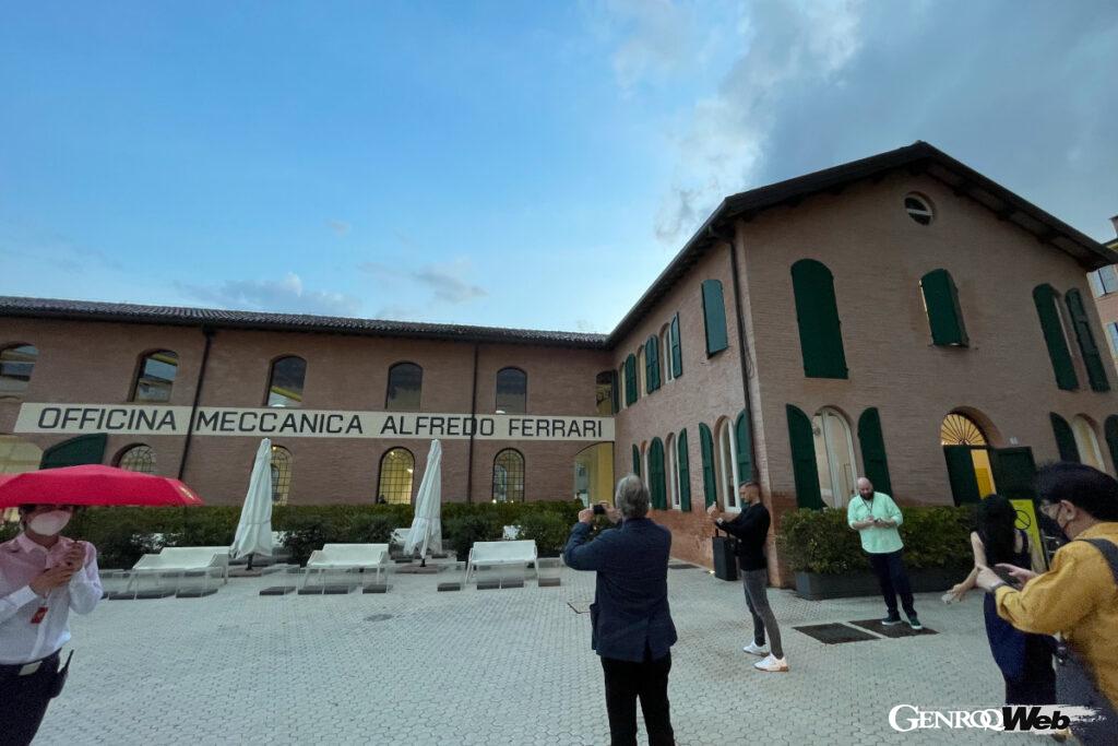 モデナ市の北側に位置するムゼオ・エンツォ・フェラーリ。入場料は19歳以上は22ユーロ、学生そして65歳以上は18ユーロ、19歳以下は9ユーロ。チケットはホームページで購入できる。