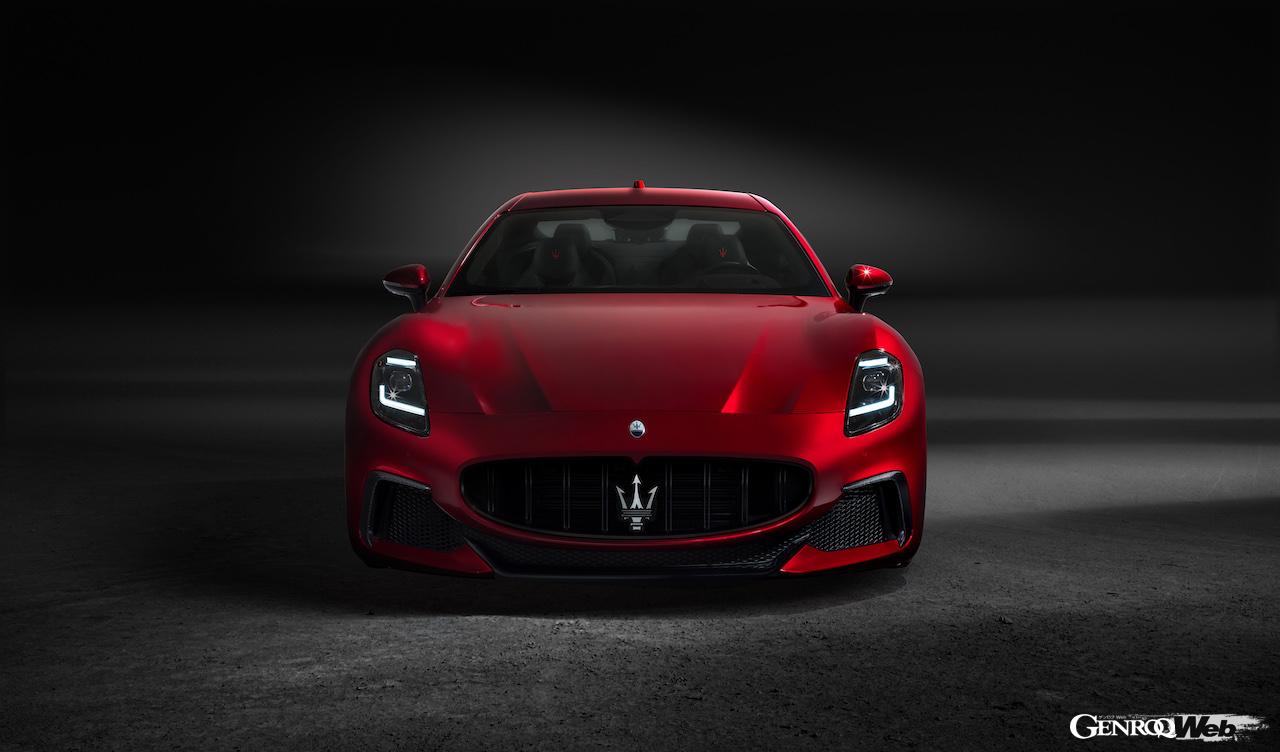 3.0リッターV型6気筒ツインターボを搭載する、マセラティ グラントゥーリズモ トロフェオ。