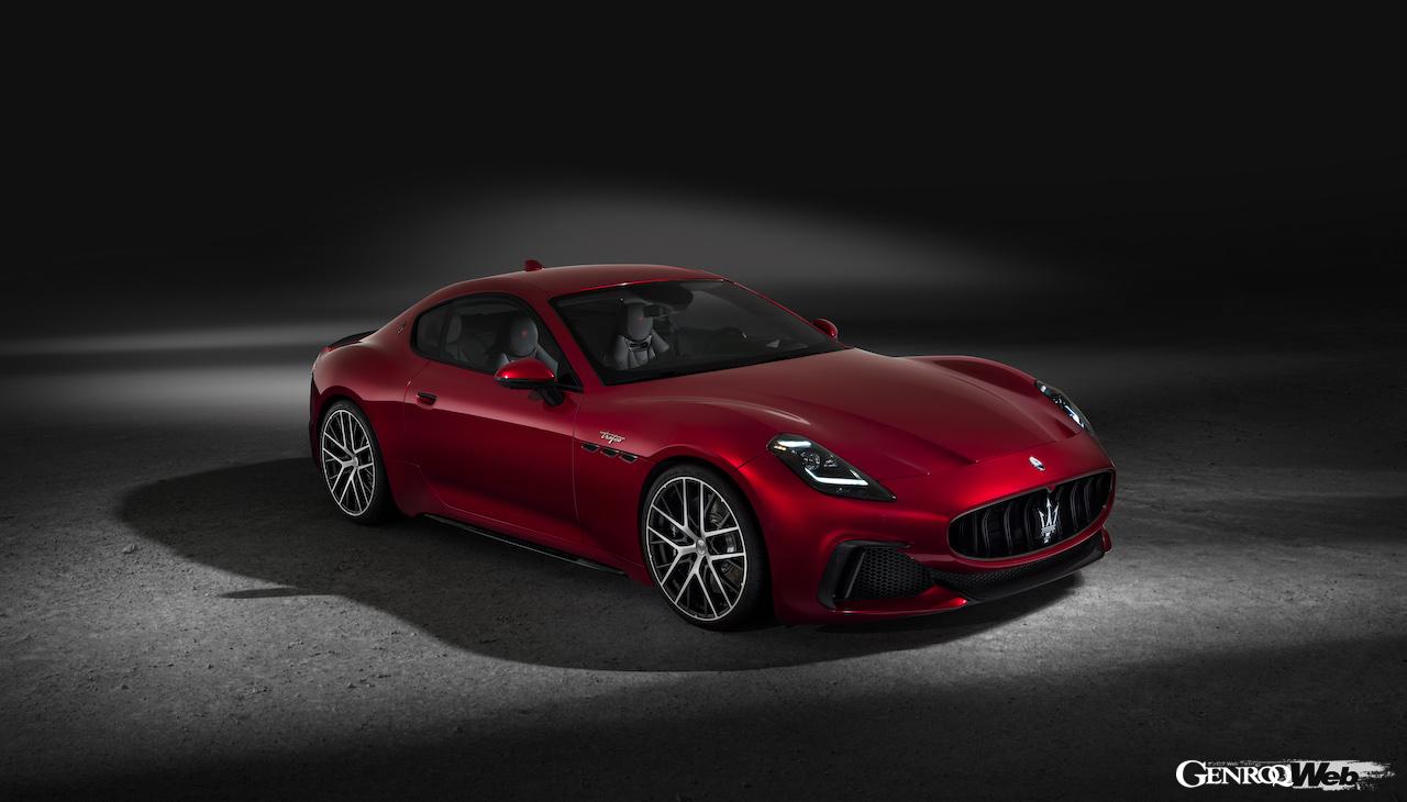 3.0リッターV型6気筒ツインターボを搭載する、マセラティ グラントゥーリズモ トロフェオ。