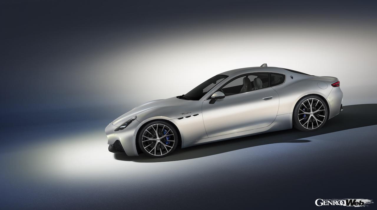 3.0リッターV型6気筒ツインターボを搭載する、マセラティ グラントゥーリズモ モデナ。