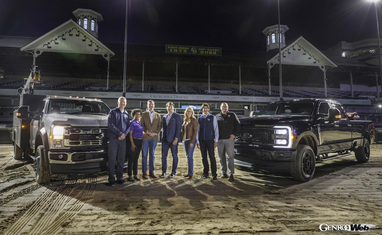 ケンタッキー州の競馬場で行われた「フォード Fシリーズ スーパーデューティ」の発表イベント。