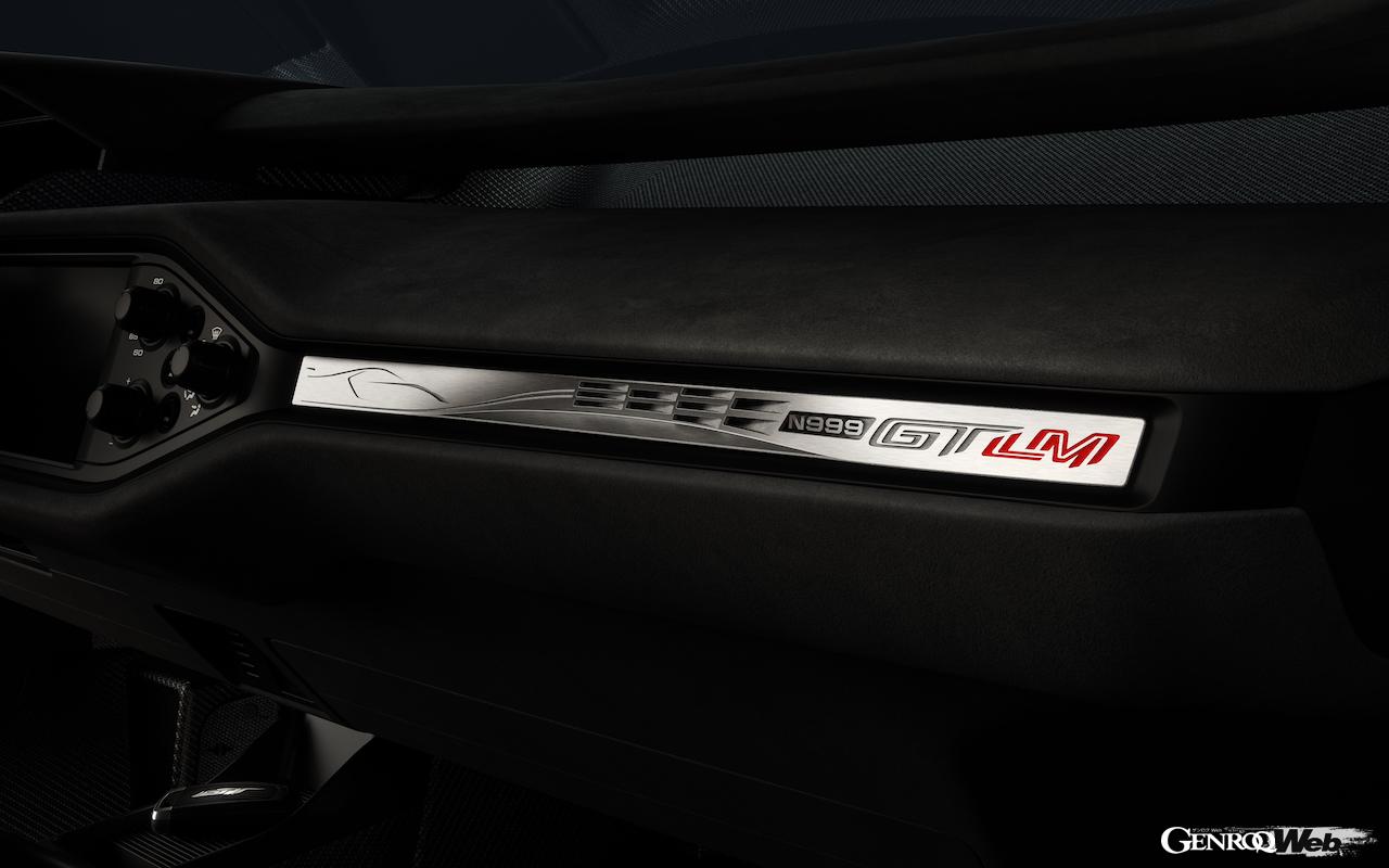 フォード GT LM エディション特別装備として、2016年のル・マン24時間レースで3位に入った69号車のクランクシャフトから作られた専用インパネバッジが製作された。