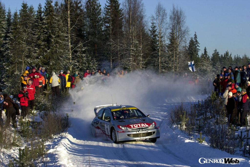 1986年、グループB規定の廃止とともにWRCから撤退、ダカールラリーや世界耐久選手権を戦っていたプジョーは、1999年にWRカー規定で開発された206 WRCで復帰を果たす。