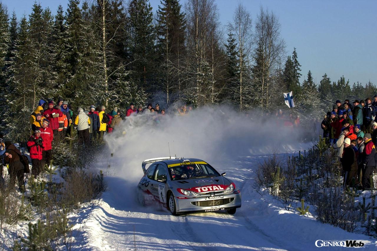 1986年、グループB規定の廃止とともにWRCから撤退、ダカールラリーや世界耐久選手権を戦っていたプジョーは、1999年にWRカー規定で開発された206 WRCで復帰を果たす。