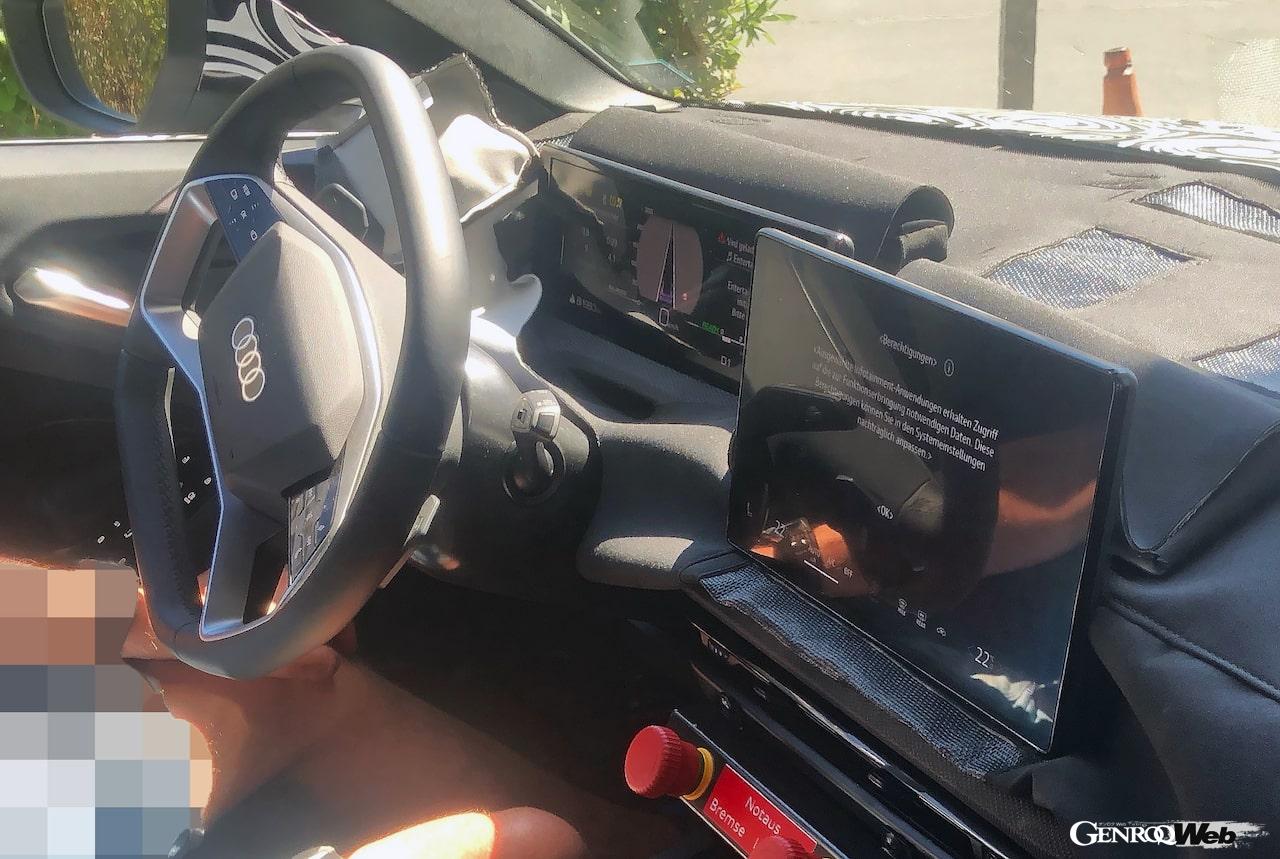 次期型「アウディ RS 4 アバント」のインテリア。