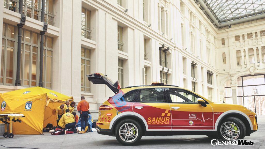 スペイン・マドリードで心肺停止に対応可能な救急車として活躍するカイエン。新型コロナウイルス拡大時に話題になった、ECMOを搭載する。