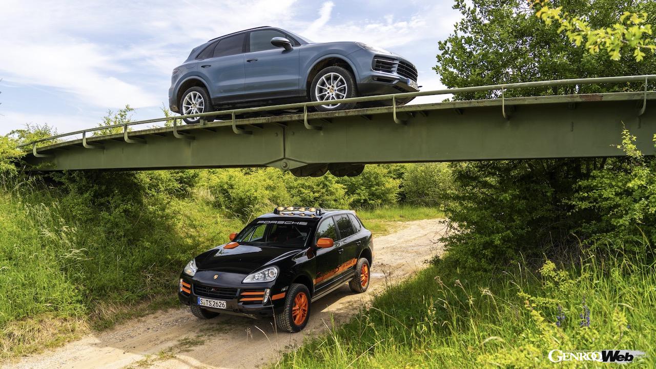 それまで2ドアスポーツカーを展開してきたポルシェにとって、念願の4ドアモデルとなったカイエン。以降、ポルシェはマカンやタイカンなど、4ドアモデルを充実化させていく。