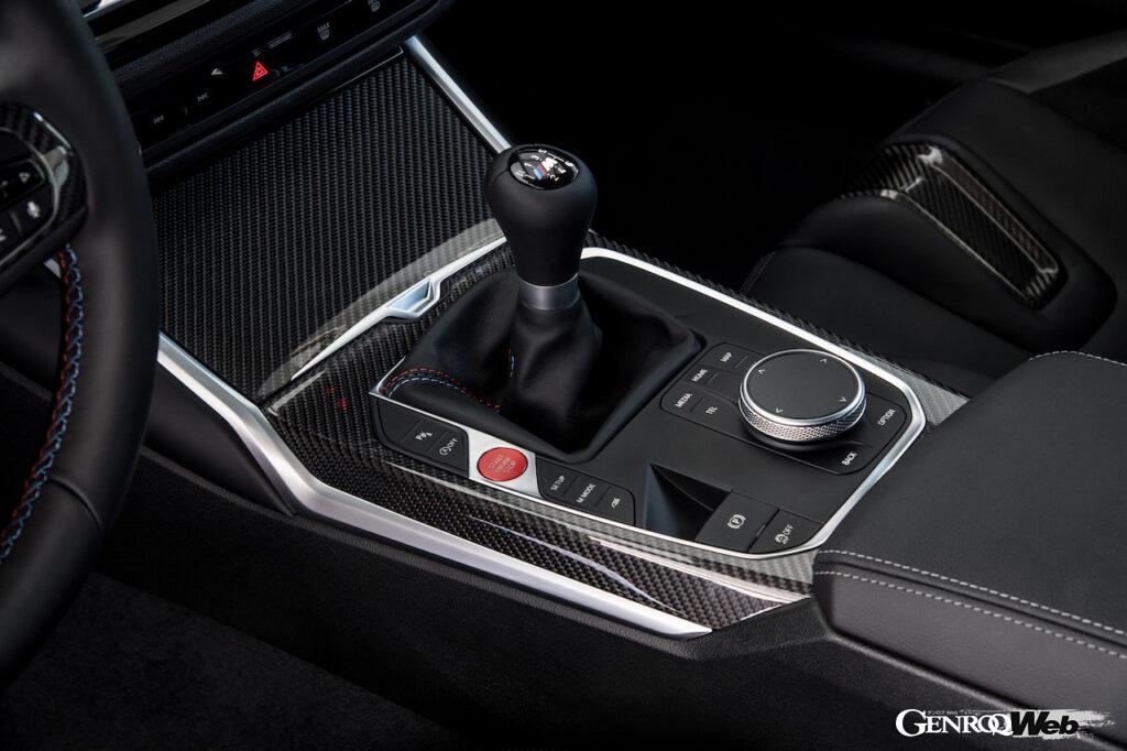 2代目に進化した、新型BMW M2にオプションで用意された6速マニュアルミッション。