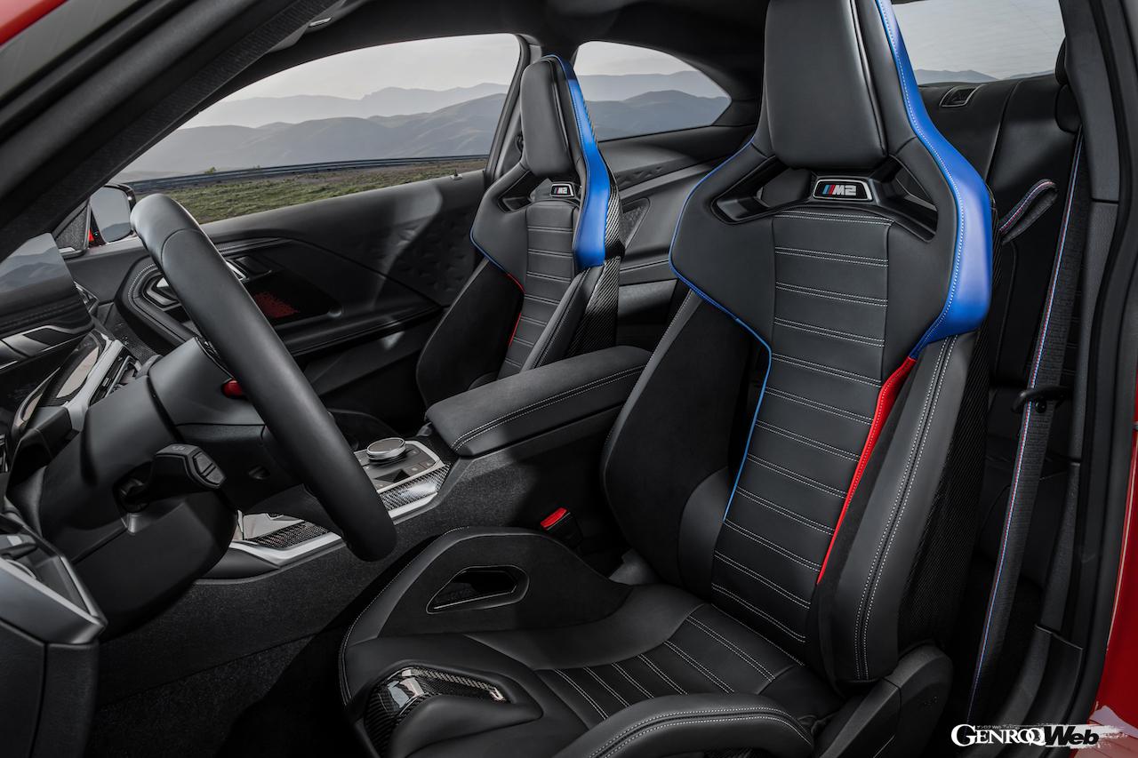 2代目に進化した、新型BMW M2ののコクピット。