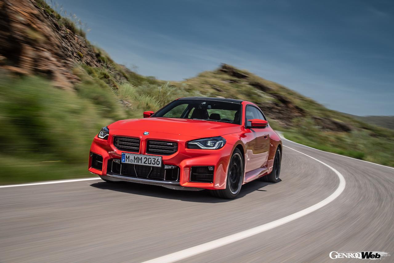 2代目に進化した、新型BMW M2の走行シーン。